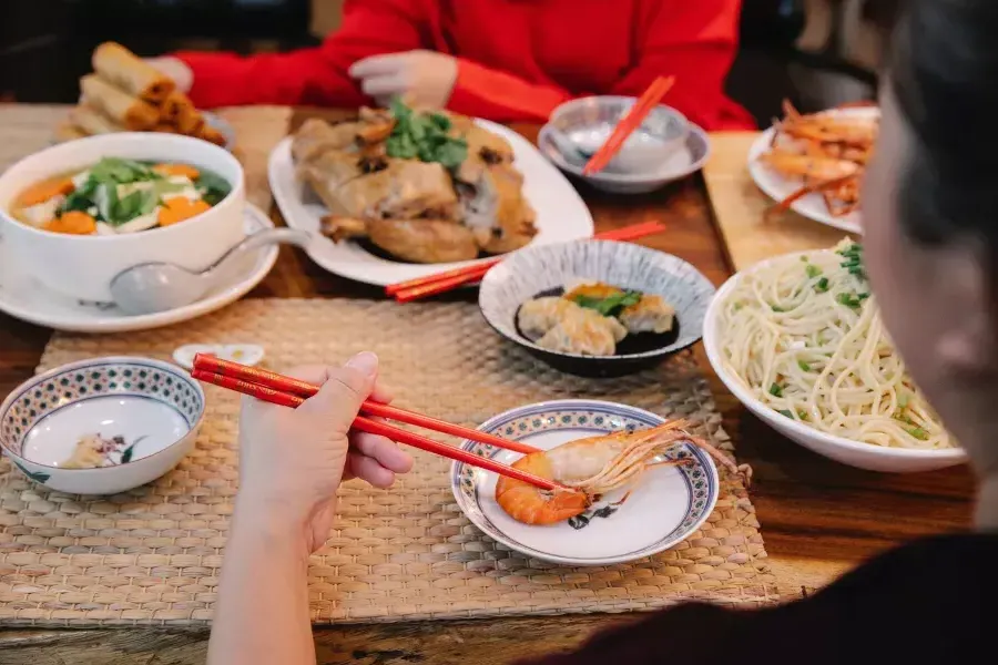 Cuisine chinoise sur la table